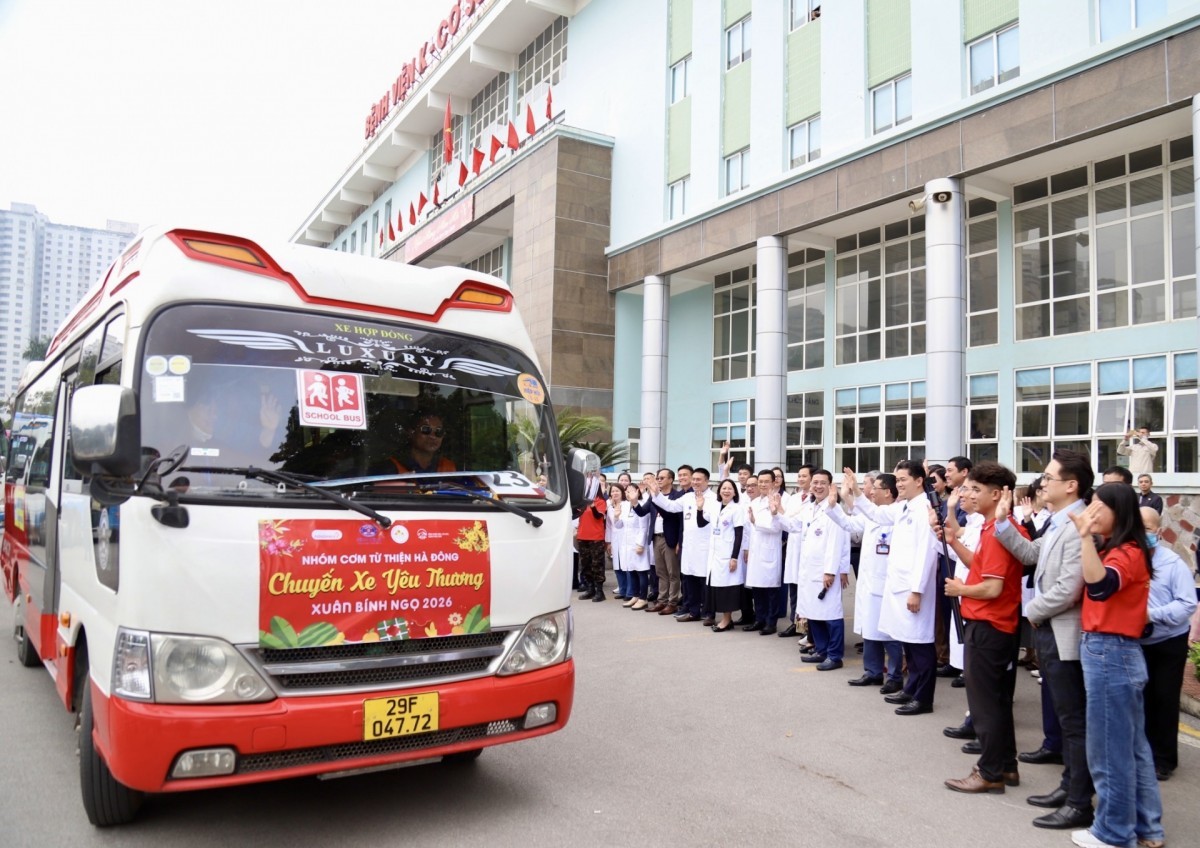 30 chuyến xe yêu thương từ Bệnh viện K đưa bệnh nhân ung thư về quê đón Tết 2026