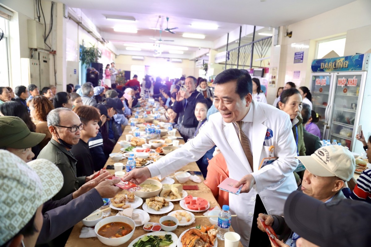 30 chuyến xe yêu thương từ Bệnh viện K đưa bệnh nhân ung thư về quê đón Tết 2026 30 chuyến xe yêu thương từ Bệnh viện K đưa bệnh nhân ung thư về quê đón Tết 2026