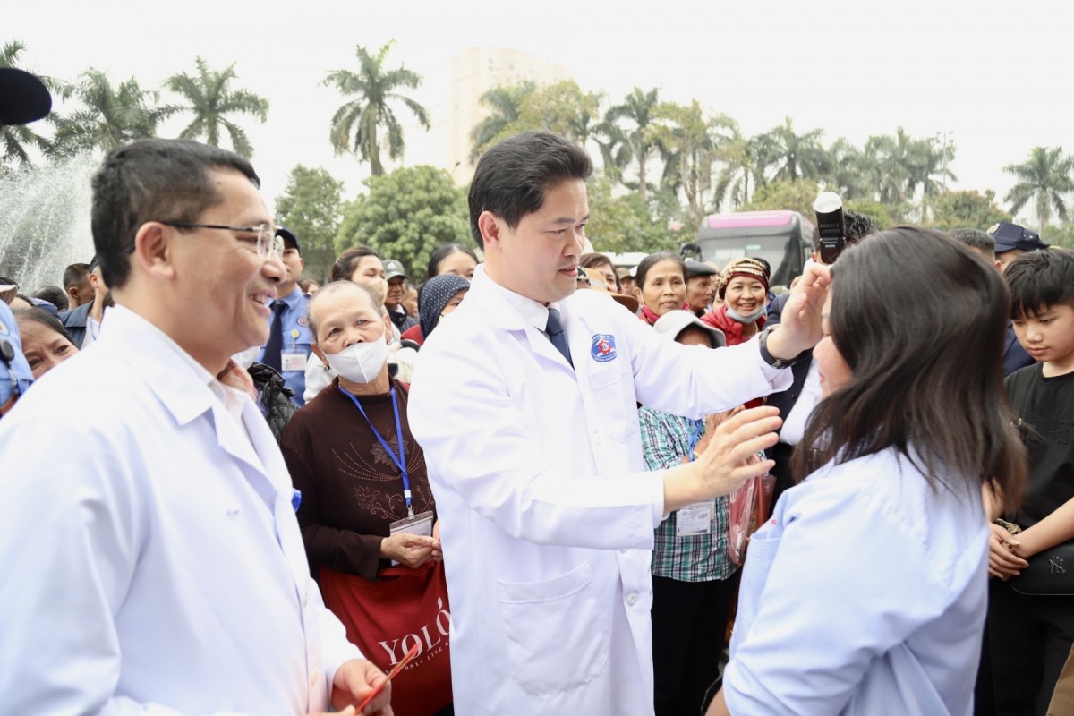 30 chuyến xe yêu thương từ Bệnh viện K đưa bệnh nhân ung thư về quê đón Tết 2026 30 chuyến xe yêu thương từ Bệnh viện K đưa bệnh nhân ung thư về quê đón Tết 2026