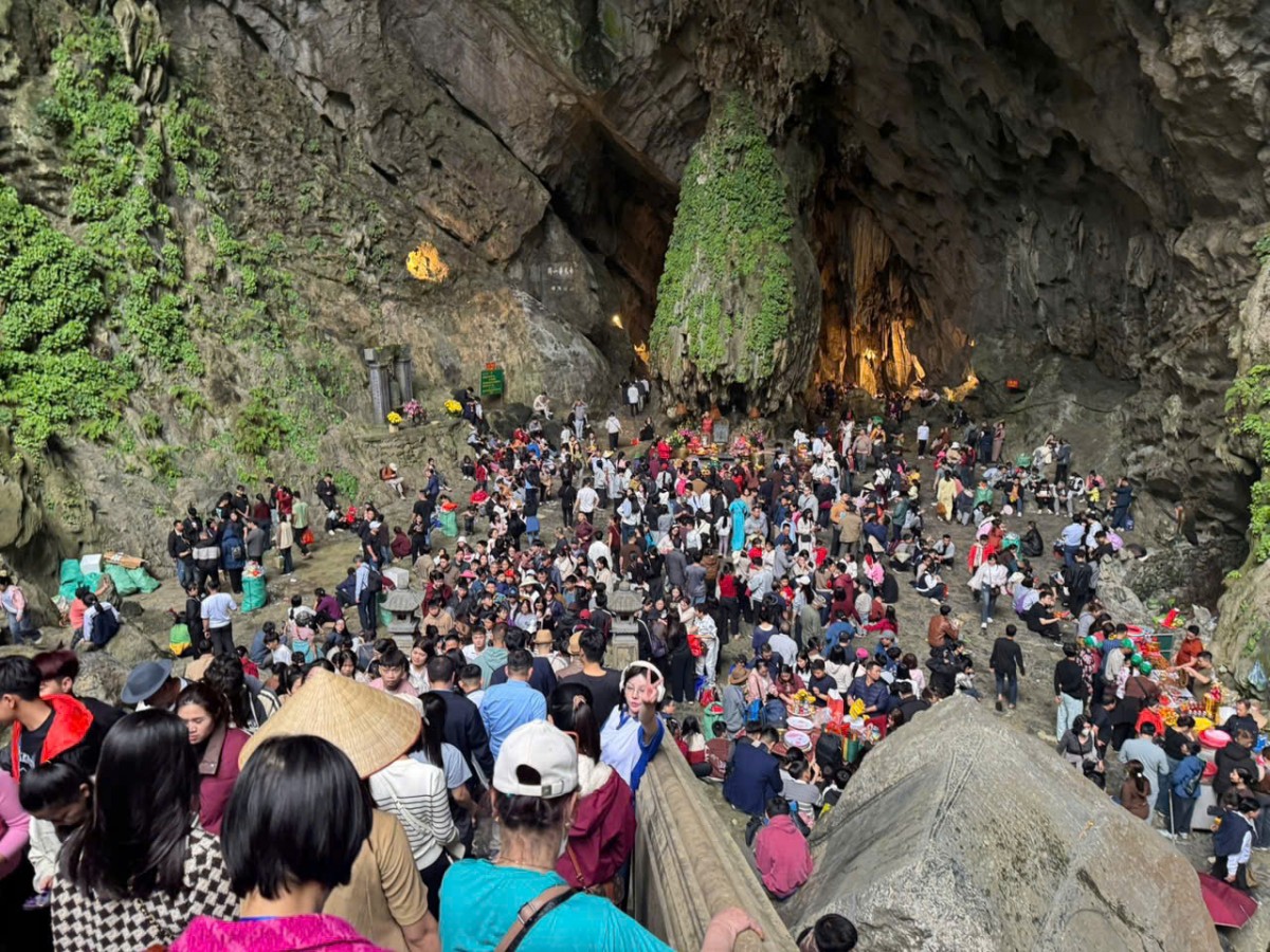 Lễ hội Du lịch Chùa Hương 2026: Siết an toàn suối Yến, miễn phí gửi xe ô tô, không áo phao không cho xuất bến Lễ hội Du lịch Chùa Hương 2026: Siết an toàn suối Yến, miễn phí gửi xe ô tô, không áo phao không cho xuất bến