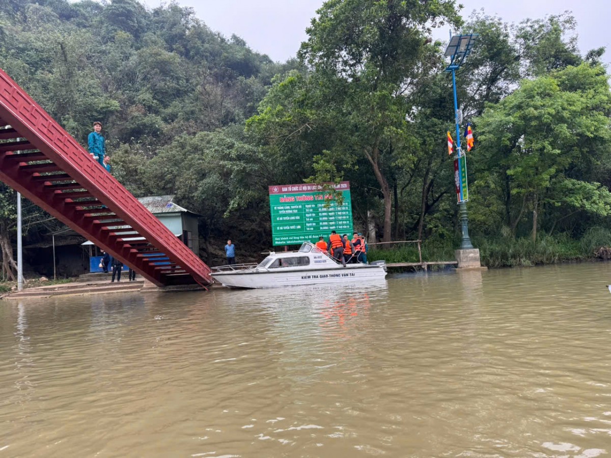 Lễ hội Du lịch Chùa Hương 2026: Siết an toàn suối Yến, miễn phí gửi xe ô tô, không áo phao không cho xuất bến Lễ hội Du lịch Chùa Hương 2026: Siết an toàn suối Yến, miễn phí gửi xe ô tô, không áo phao không cho xuất bến