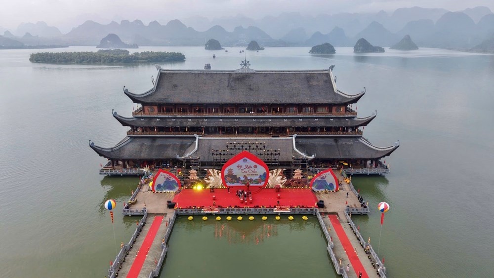 'Bình minh cõi Phật - Tam Chúc khai Xuân'