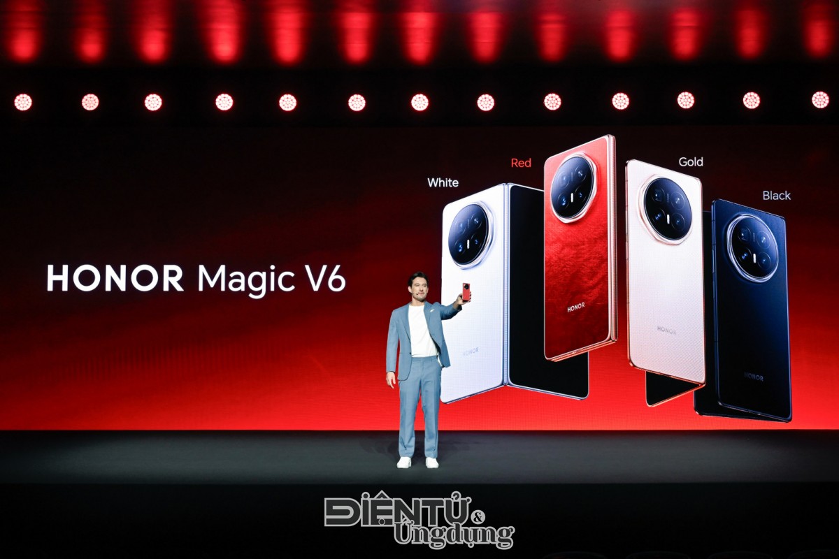 HONOR Magic V6
