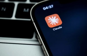 Claude dẫn đầu App Store sau khi bổ sung tính năng bộ nhớ vào gói miễn phí