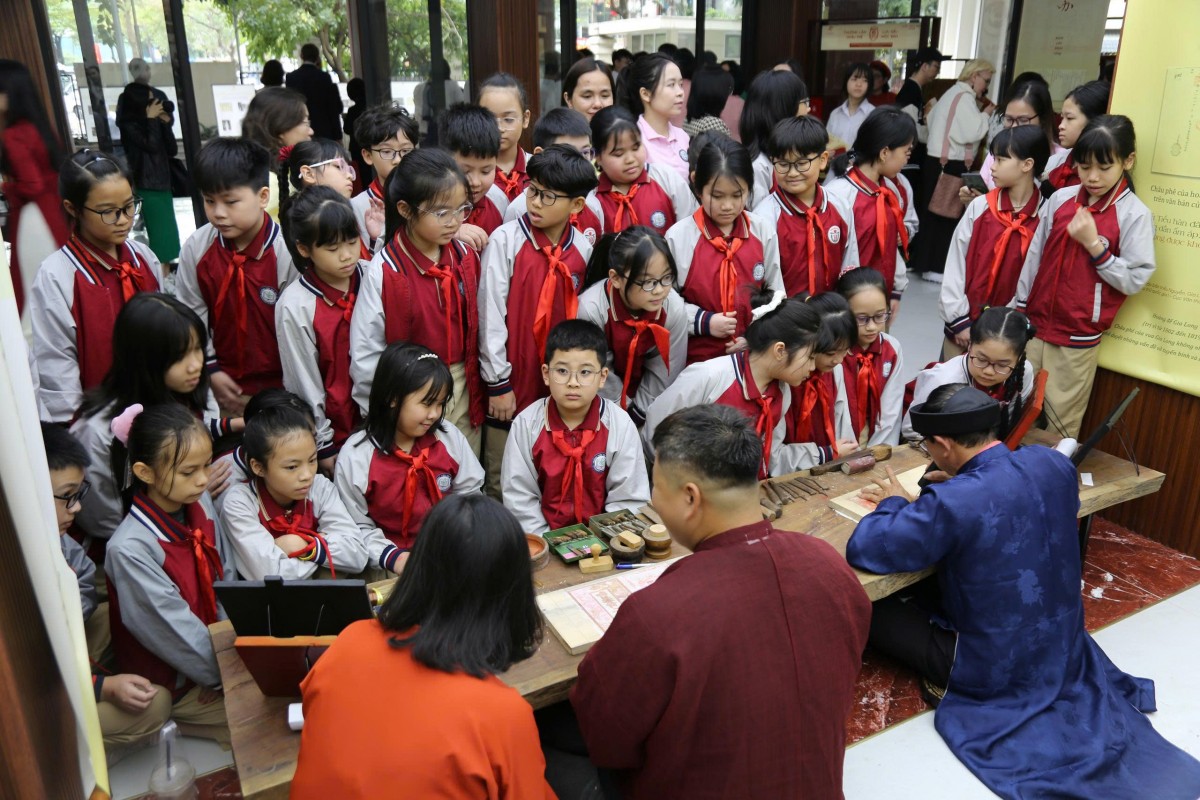 'Thưởng lãm Châu phê - Lưu dấu Mộc bản' kết hợp công nghệ số với trải nghiệm thực 'Thưởng lãm Châu phê - Lưu dấu Mộc bản' kết hợp công nghệ số với trải nghiệm thực