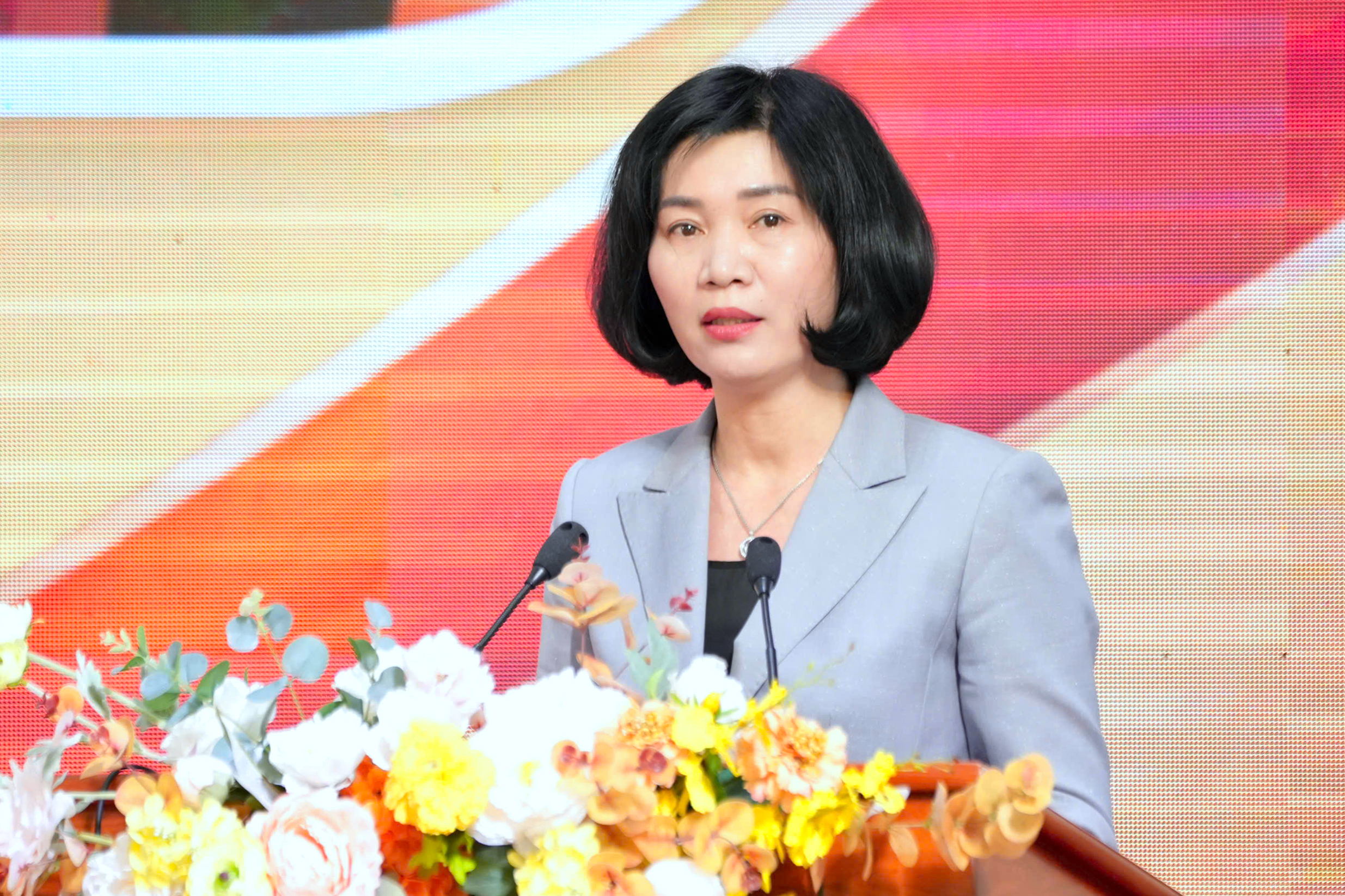 Chủ tịch HĐND Thành phố Phùng Thị Hồng Hà và các ứng cử viên đại biểu Quốc hội tiếp xúc cử tri, vận động bầu cử- Ảnh 5.