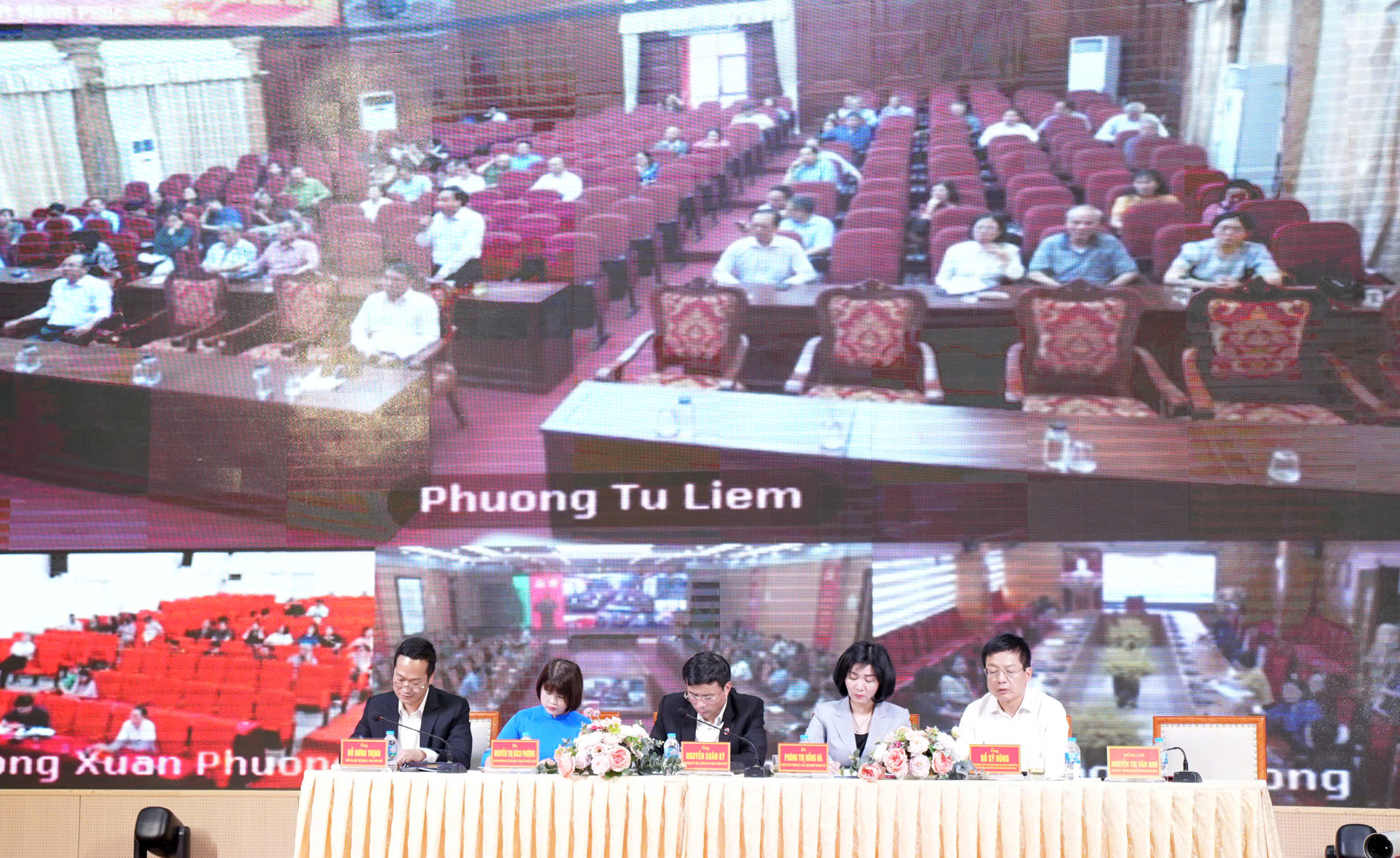 Chủ tịch HĐND Thành phố Phùng Thị Hồng Hà và các ứng cử viên đại biểu Quốc hội tiếp xúc cử tri, vận động bầu cử- Ảnh 11.