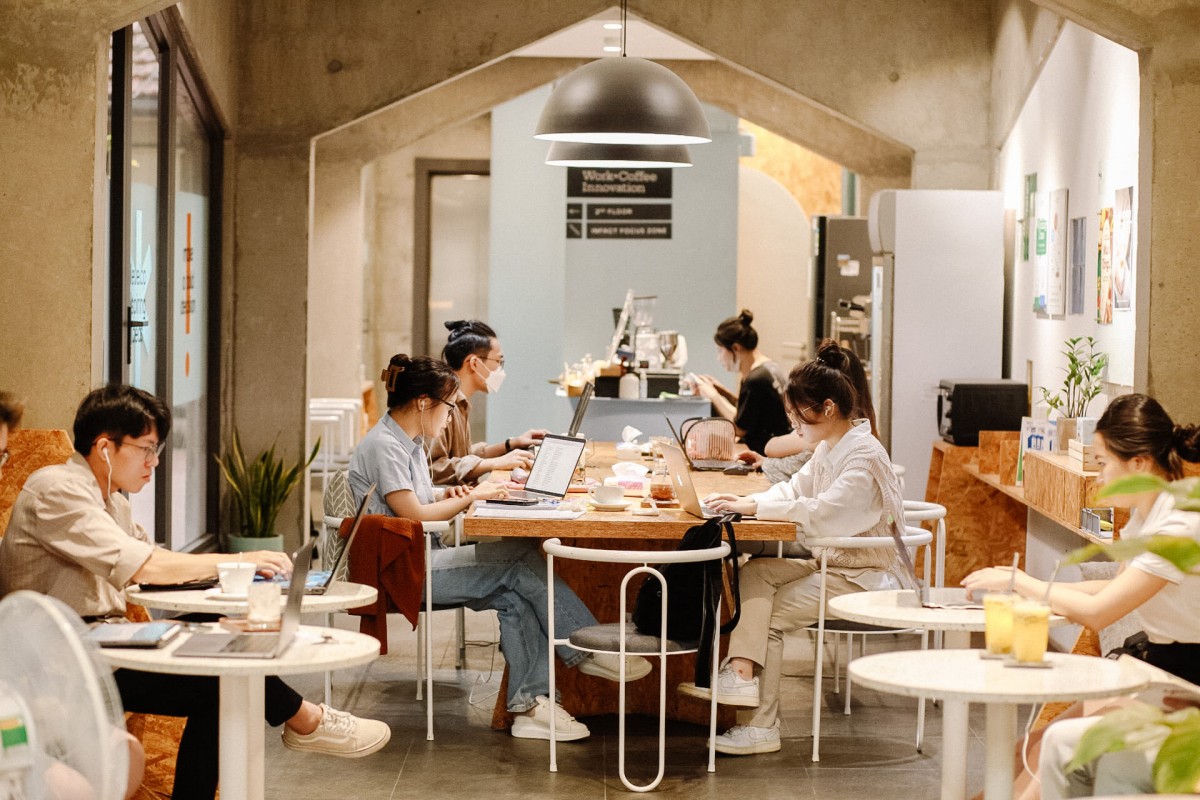 Gig Economy - mô hình làm việc linh hoạt trên nền tảng số, nơi một người có thể đảm nhận nhiều dự án cùng lúc. Gig Economy - mô hình làm việc linh hoạt trên nền tảng số, nơi một người có thể đảm nhận nhiều dự án cùng lúc.