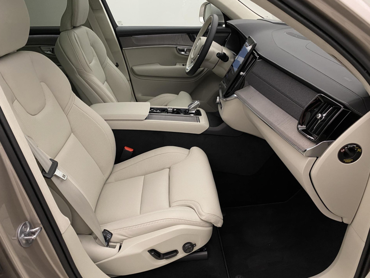 Volvo XC90 Ultra B5 mở đặt cọc tại Việt Nam với mức giá thấp hơn bản xe cũ Volvo XC90 Ultra B5 mở đặt cọc tại Việt Nam với mức giá thấp hơn bản xe cũ