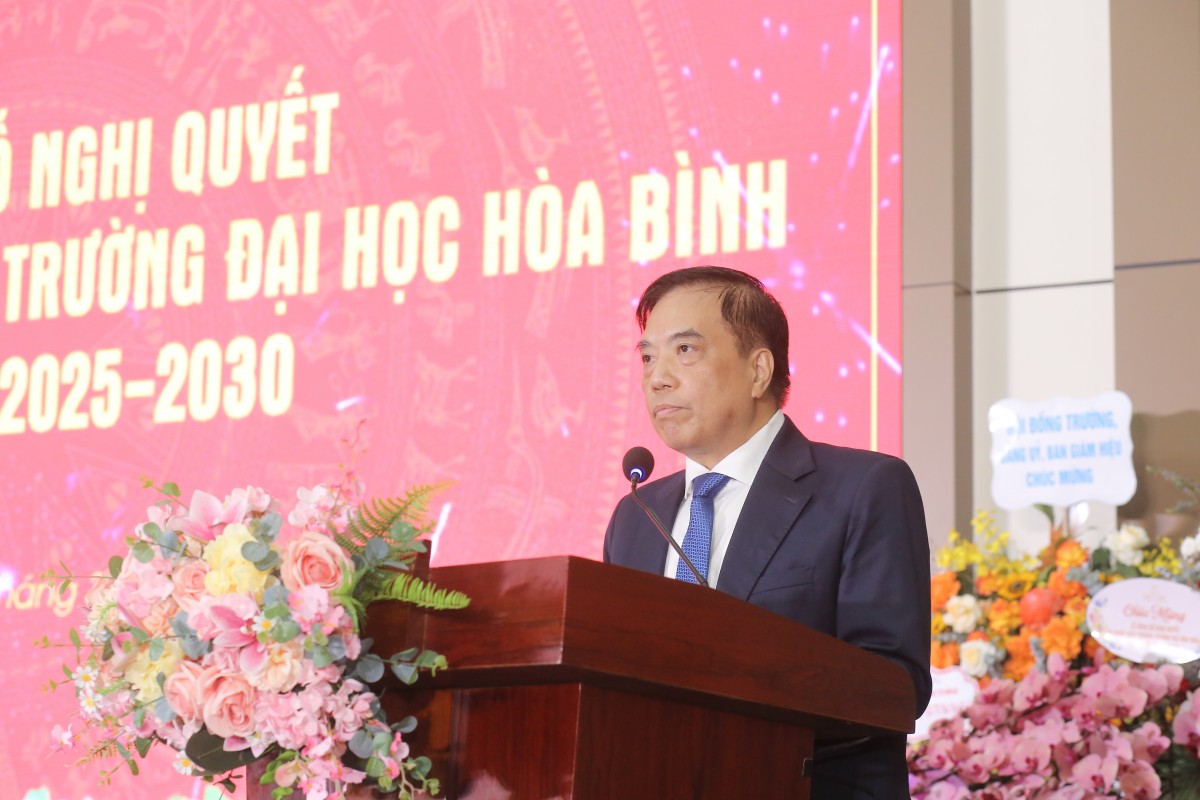PGS.TS. Bùi Anh Tuấn làm Hiệu trưởng Trường Đại học Hòa Bình