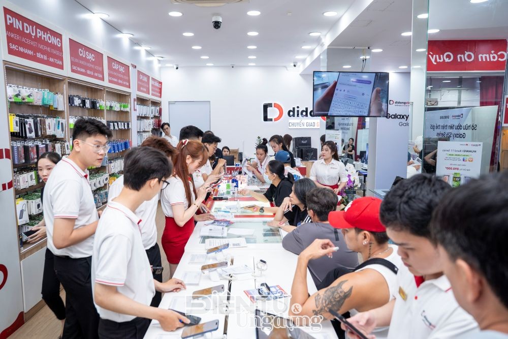 Di Động Việt trả hàng sớm Galaxy S26 Series