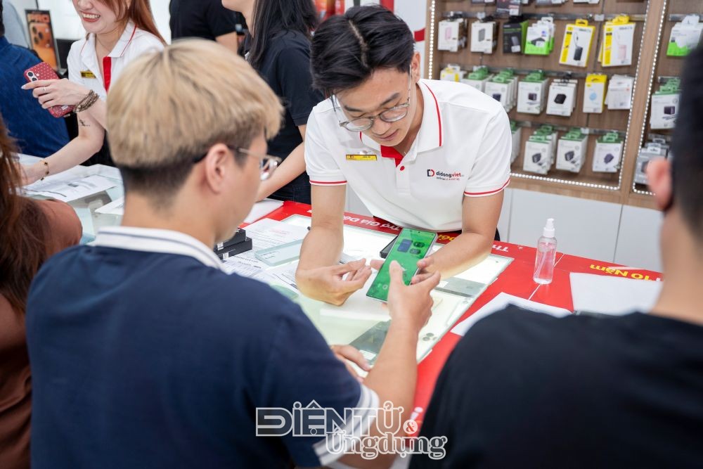 Di Động Việt trả hàng sớm Galaxy S26 Series