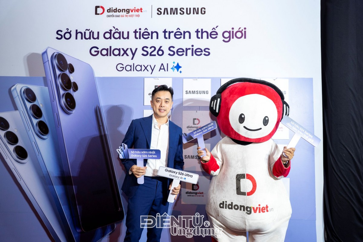 Rất đông nghệ sĩ đã đến Di Động Việt trong đêm trả hàng sớm Galaxy S26 Series