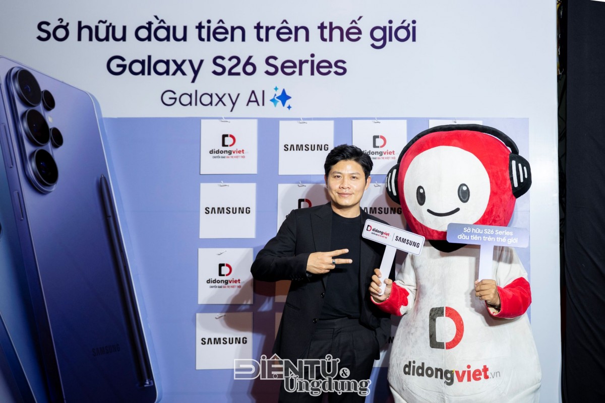 Rất đông nghệ sĩ đã đến Di Động Việt trong đêm trả hàng sớm Galaxy S26 Series