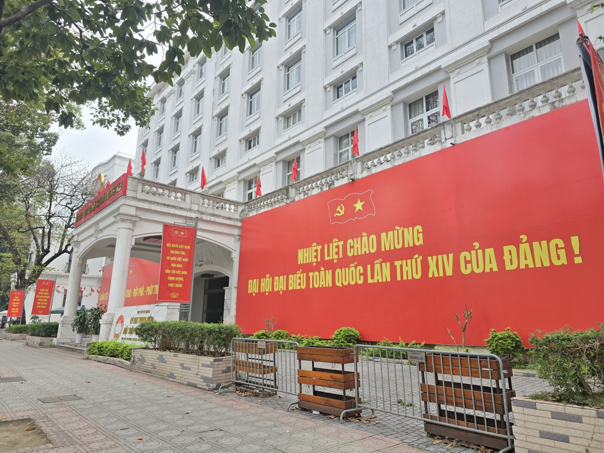 Hà Nội trang hoàng rực rỡ trước ngày hội lớn của toàn dân 15/3