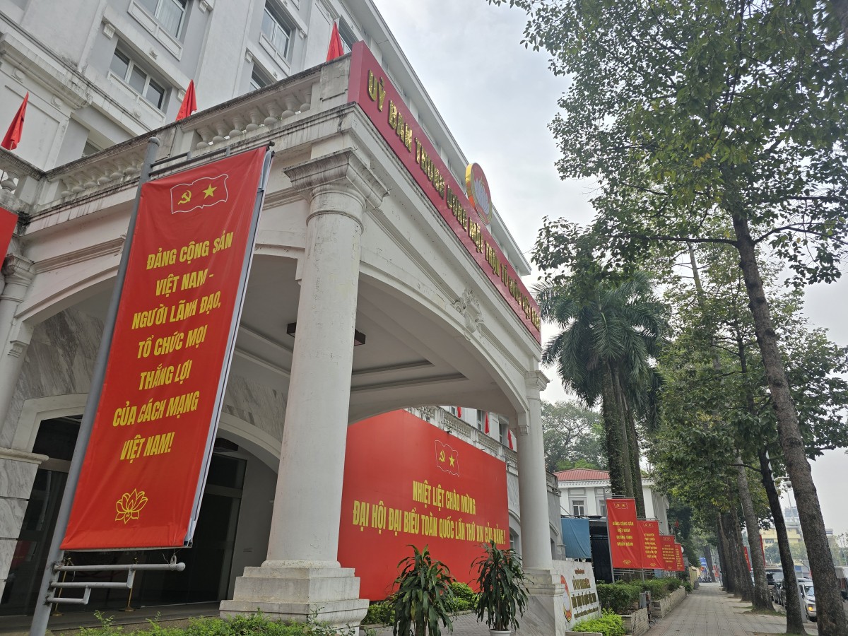 Hà Nội trang hoàng rực rỡ trước ngày hội lớn của toàn dân 15/3