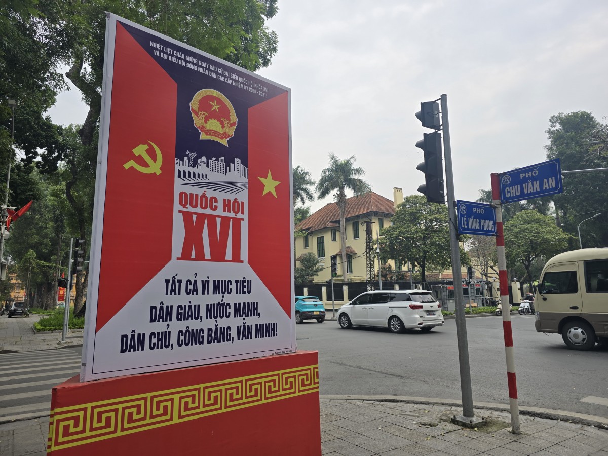 Hà Nội trang hoàng rực rỡ trước ngày hội lớn của toàn dân 15/3