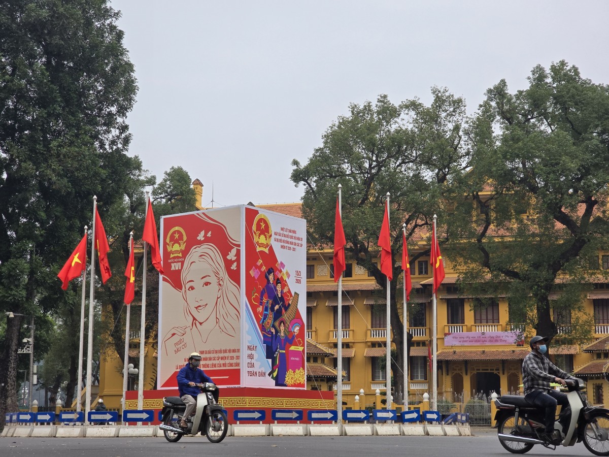 Hà Nội trang hoàng rực rỡ trước ngày hội lớn của toàn dân 15/3