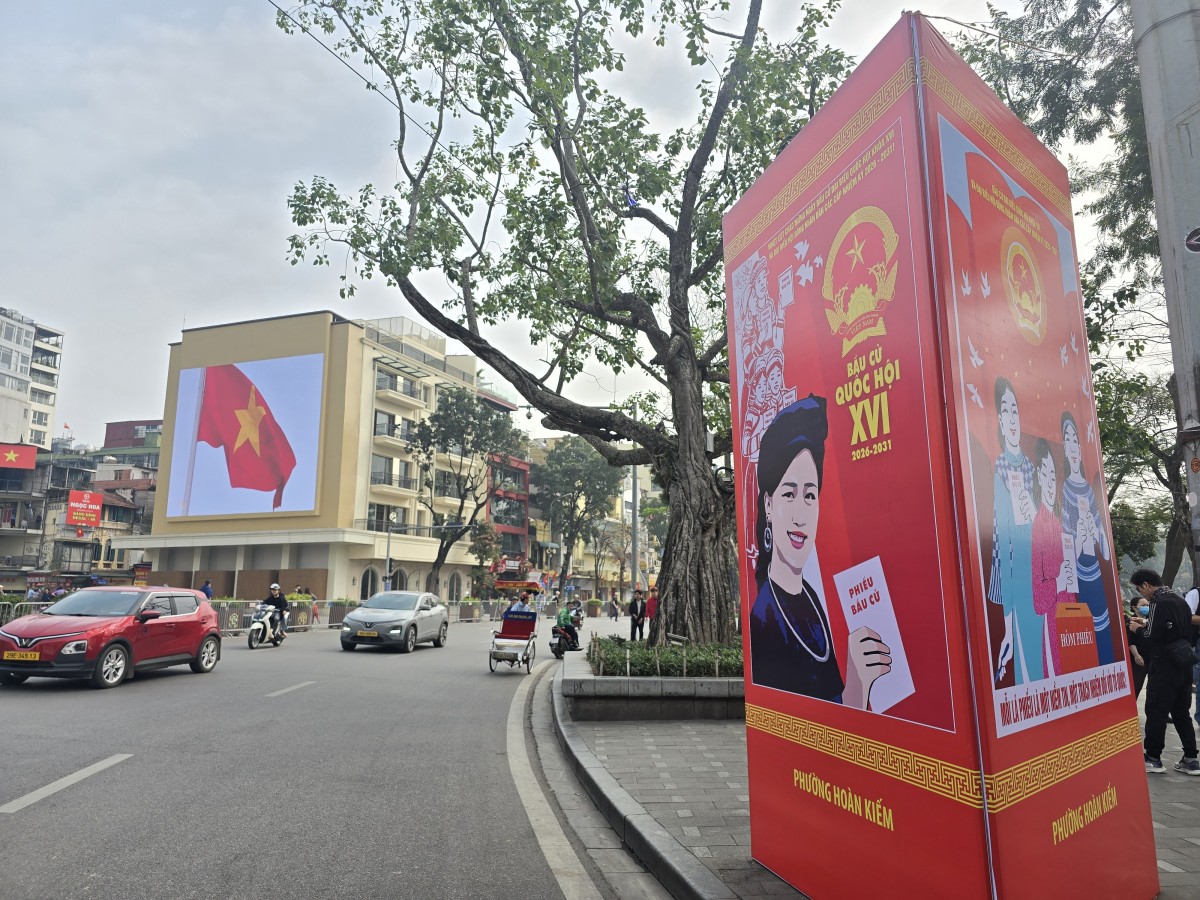 Hà Nội trang hoàng rực rỡ trước ngày hội lớn của toàn dân 15/3