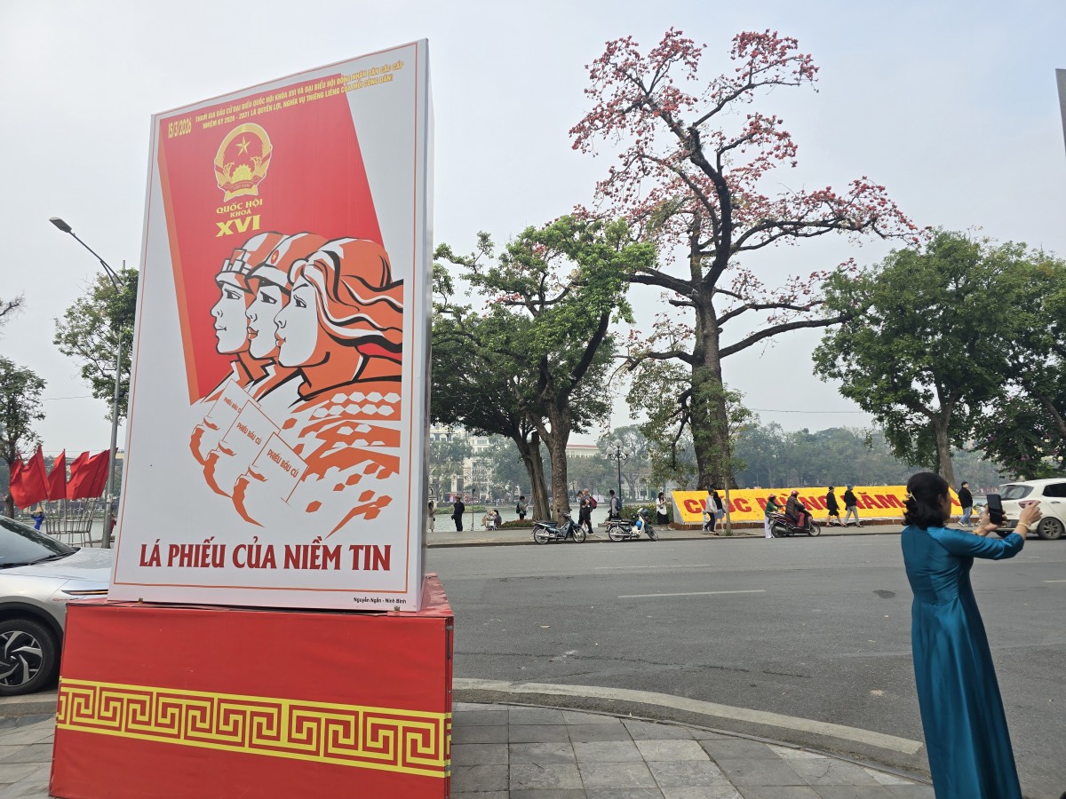 Hà Nội trang hoàng rực rỡ trước ngày hội lớn của toàn dân 15/3