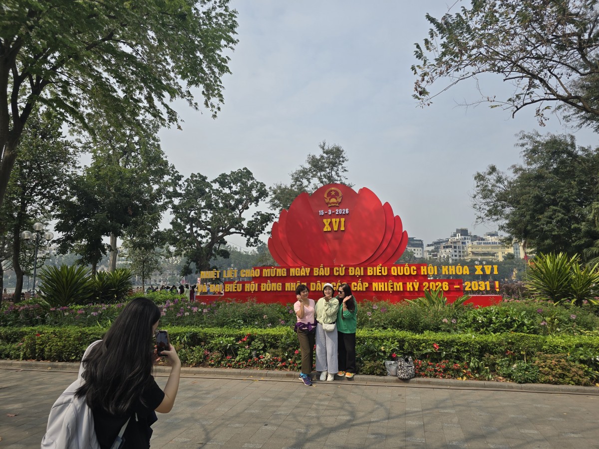 Hà Nội trang hoàng rực rỡ trước ngày hội lớn của toàn dân 15/3