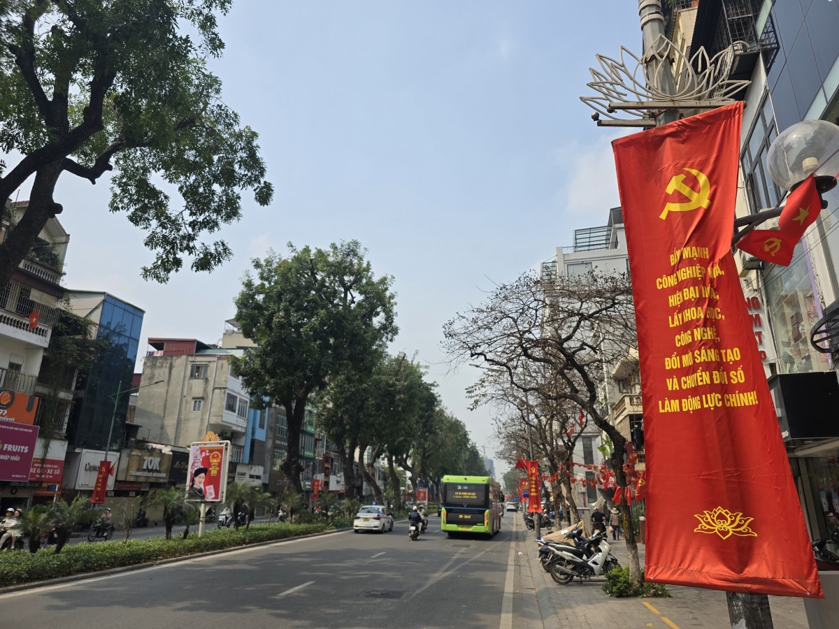 Hà Nội trang hoàng rực rỡ trước ngày hội lớn của toàn dân 15/3