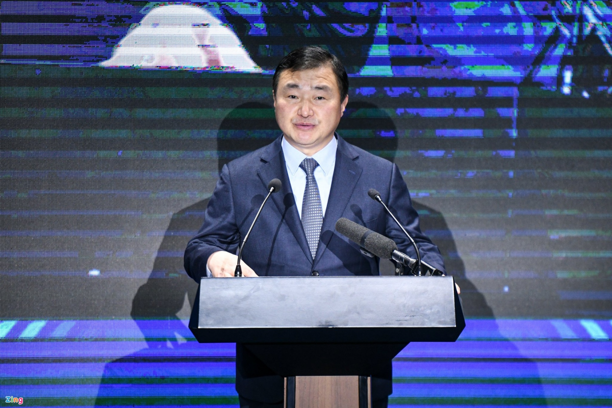 Ông TM Roh, CEO, Chủ tịch kiêm Giám đốc Bộ phận Trải nghiệm Thiết bị (DX), Samsung Electronics