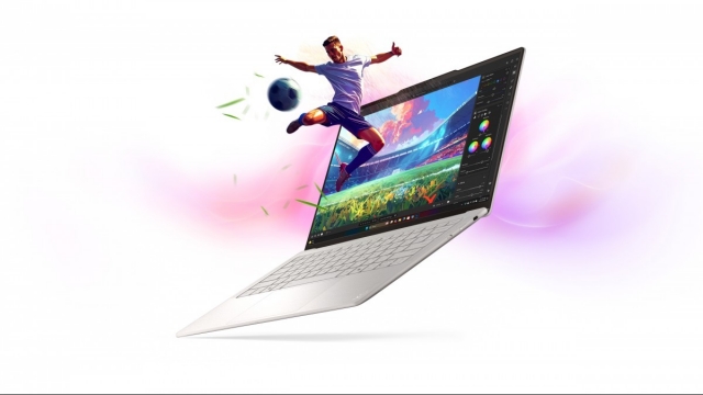 Chào đón FIFA World Cup 2026, Lenovo ra mắt bộ đôi laptop mới