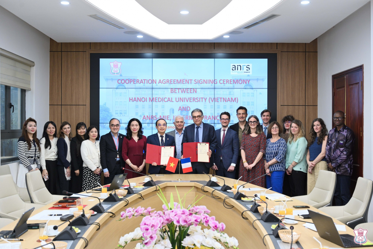 Lễ ký kết hợp tác giữa Đại học Y Hà Nội và ANRS MIE.