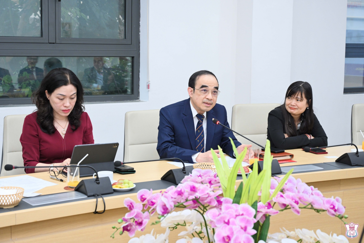 GS.TS Nguyễn Hữu Tú - Hiệu trưởng Đại học Y Hà Nội