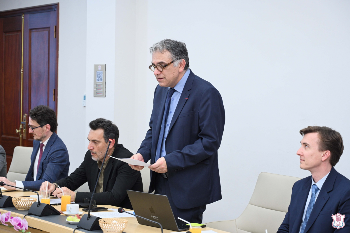 GS. Yazdan Yazdanpanah – Giám đốc ANRS MIE (Pháp), thuộc Viện Nghiên cứu Y tế và Sức khỏe quốc gia Pháp (INSERM).