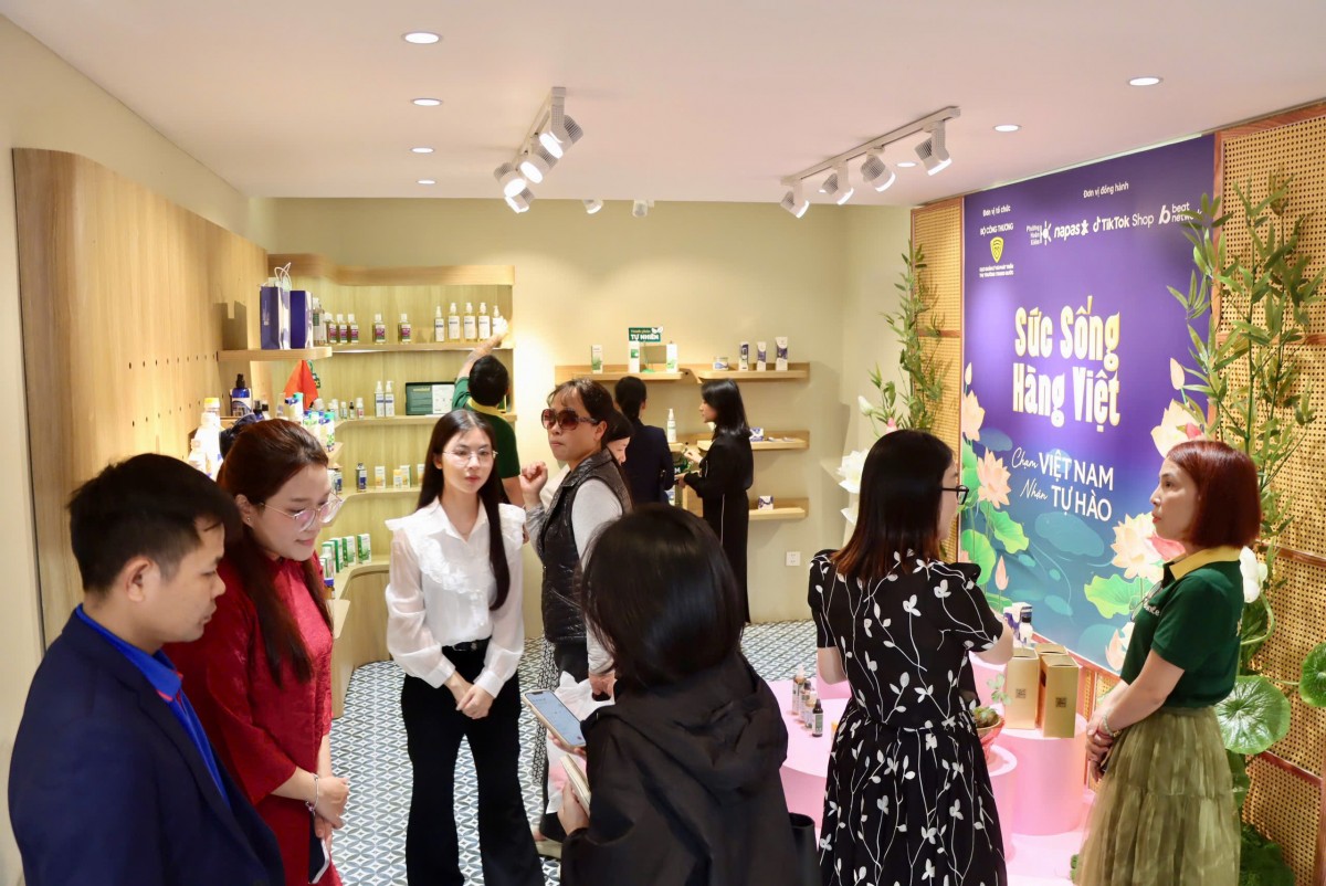 'Sức sống hàng Việt' 2026 mở rộng thị trường qua mô hình trưng bày kết hợp livestream