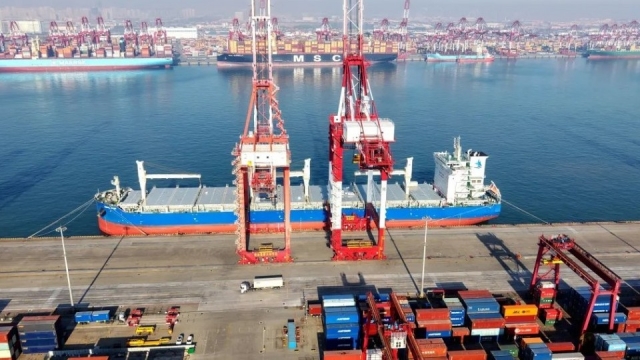 Xuất khẩu bứt phá, thặng dư thương mại Trung Quốc lập kỷ lục mới trong hai tháng đầu năm