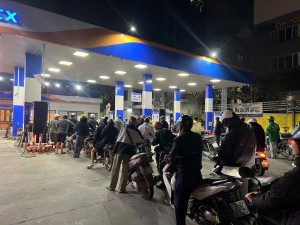 Xử lý nghiêm các hành vi đầu cơ, găm hàng, buôn lậu xăng dầu xuyên biên giới