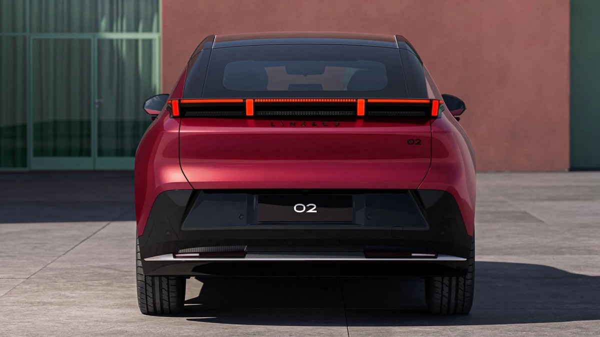 Giao diện ngoại thất của Lynk & Co 02 EV nhìn từ phía sau. Ảnh: Lynk & Co