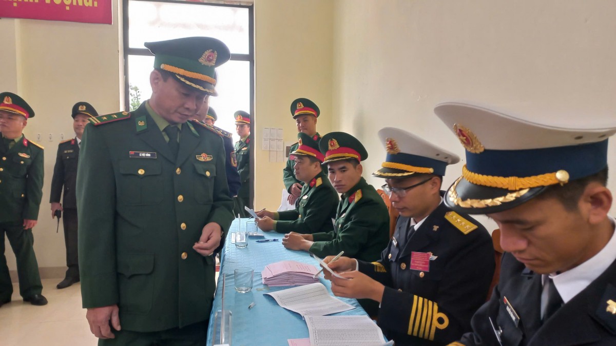 Cử tri Bạch Long Vĩ nô nức đi bầu cử đại biểu Quốc hội khóa XVI và HĐND các cấp