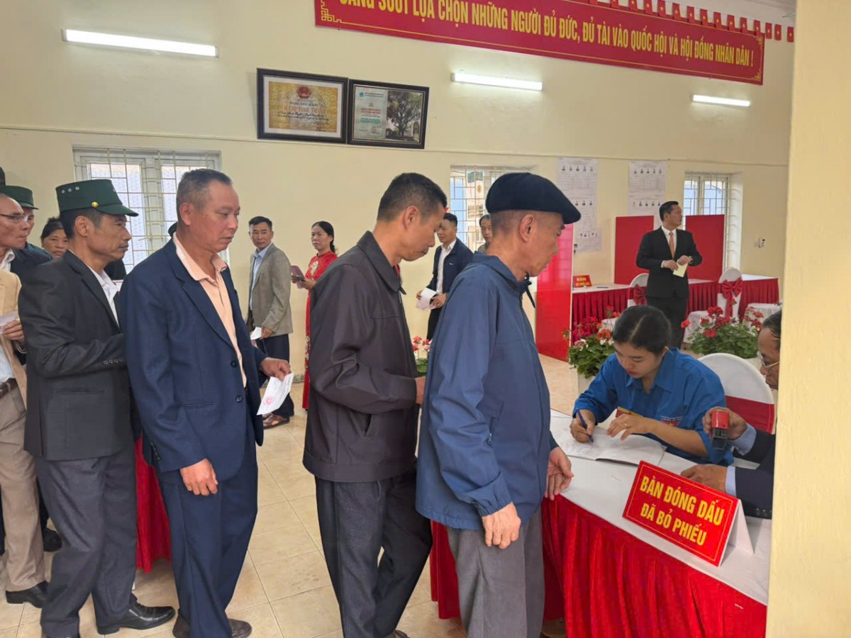 Rộn ràng bầu cử ở nhiều địa phương trên địa bàn Hà Nội Rộn ràng bầu cử ở nhiều địa phương trên địa bàn Hà Nội