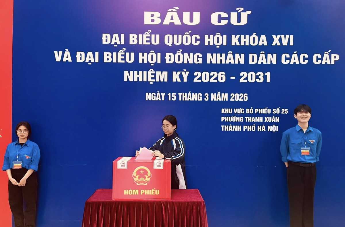 Sinh viên Trường Đại học Khoa học Xã hội và Nhân văn  tham gia bỏ phiếu bầu cử ĐBQH khóa XVI và ĐBHĐND các cấp nhiệm kỳ 2026–2031. Ảnh: Trường Đại học Khoa học Xã hội và Nhân văn 