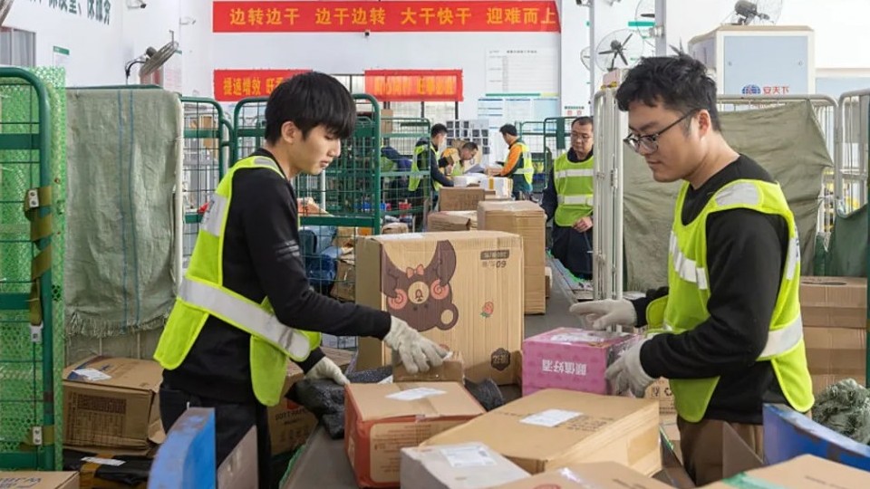 Kinh tế Trung Quốc khởi đầu năm 2026 mạnh hơn dự báo