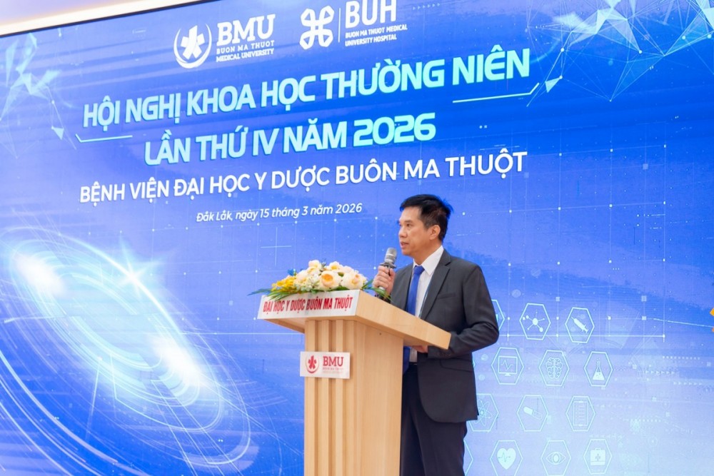 Giám đốc Bệnh viện Đại học Y Dược Buôn Ma Thuột, Bác sĩ CKII Võ Minh Thành, phát biểu tại hội nghị. Nguồn: Giám đốc Bệnh viện Đại học Y Dược Buôn Ma Thuột, Bác sĩ CKII Võ Minh Thành, phát biểu tại hội nghị. Nguồn: