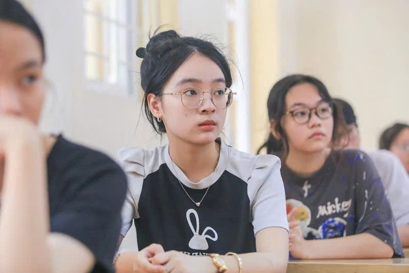 Thí sinh Hà Nội chuẩn bị cho kỳ thi tuyển sinh lớp 10 sắp diễn ra.