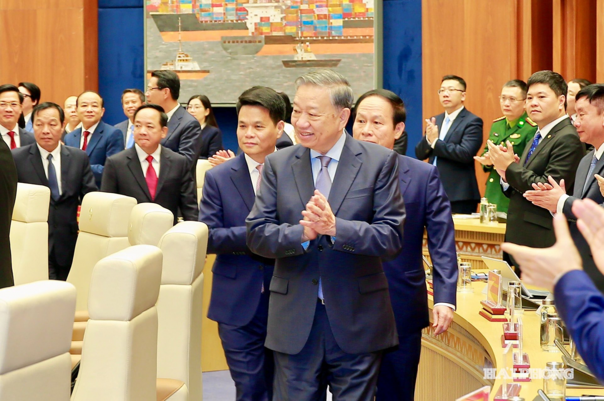 Tổng Bí thư Tô Lâm cùng các đồng chí lãnh đạo Đảng và Nhà nước dự buổi làm việc với Ban Chấp hành Đảng bộ thành phố Hải Phòng.