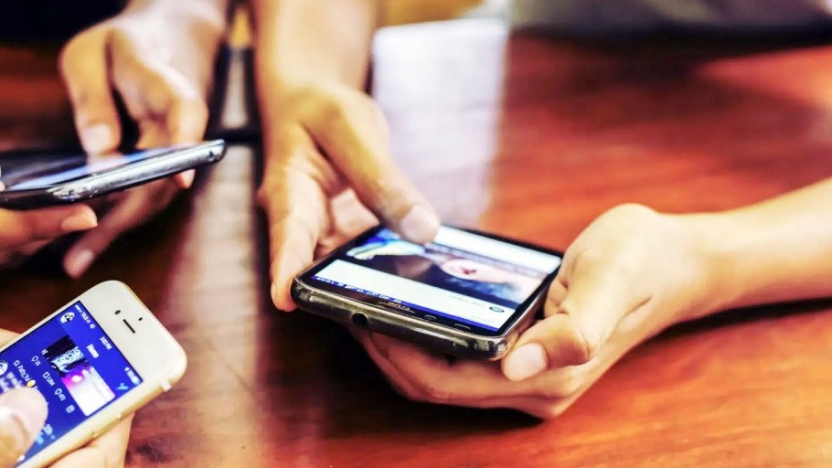 Người Việt dùng smartphone 7,1 giờ mỗi ngày