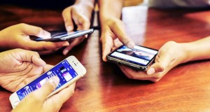 Người Việt dùng smartphone 7,1 giờ mỗi ngày