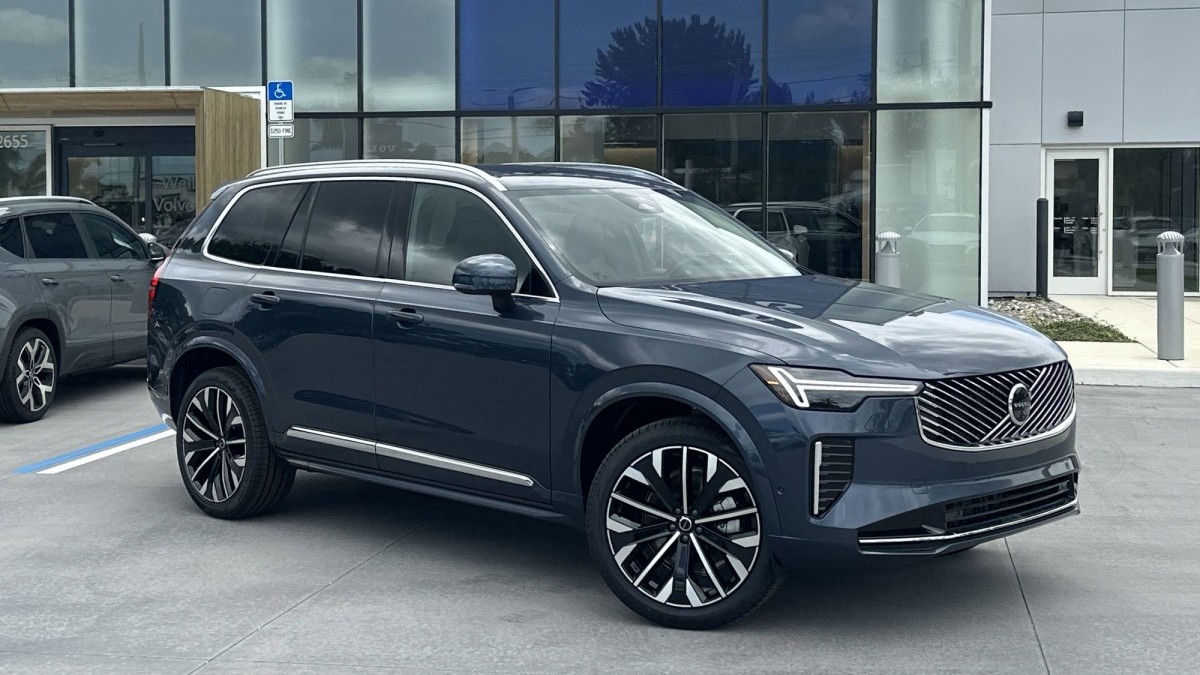 Volvo XC90 2026 về Việt Nam giá 3,579 tỷ đồng, thấp hơn BMW X5 và Audi Q7