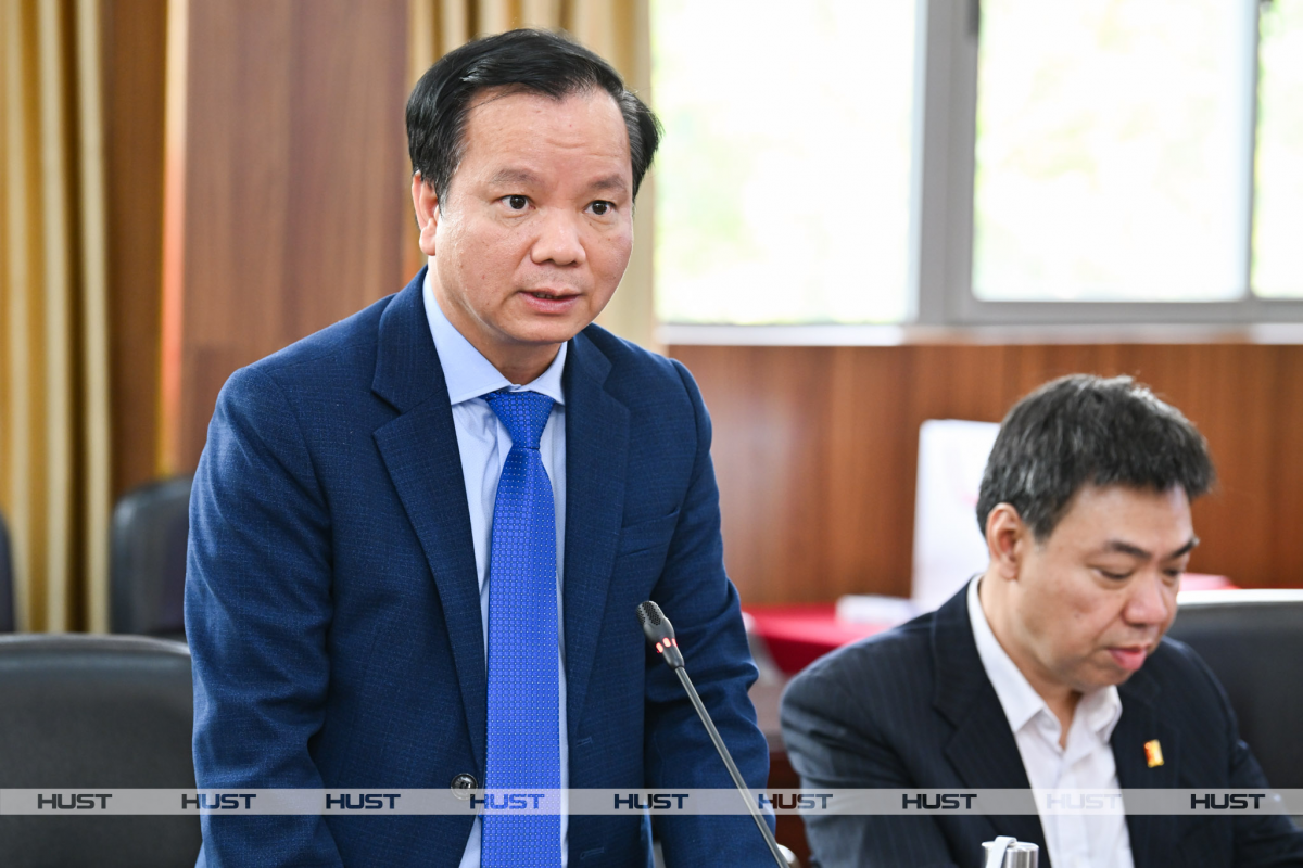 PGS.TS Vũ Văn Yêm – Phó Giám đốc Đại học Bách khoa Hà Nội phát biểu tại lễ ký kết hợp tác.