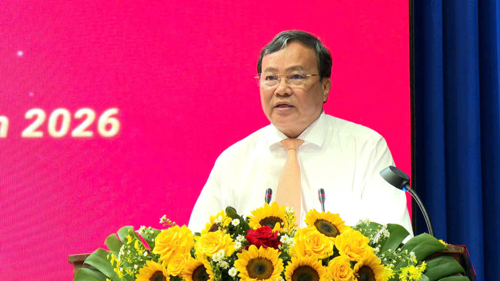 Đồng chí  Lê Văn Hẳn - Phó Bí thư Tỉnh ủy, Chủ tịch UBND tỉnh phát biểu tại Hội nghị