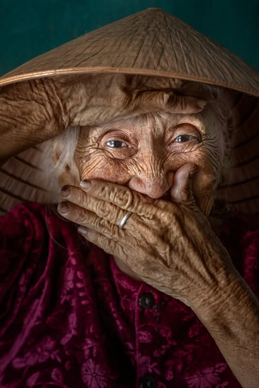 Tác phẩm “Mrs Xong, Vietnam” do nhiếp ảnh gia Sophia Spurgin thực hiện tại Việt Nam