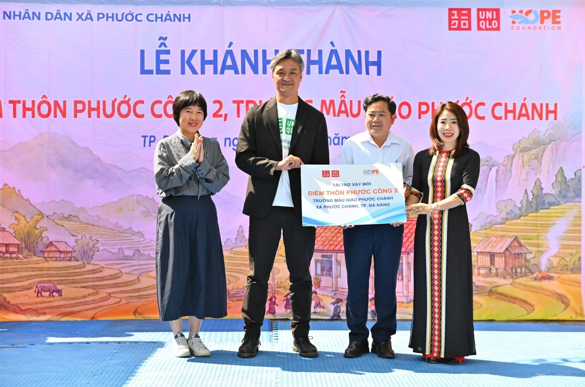 UNIQLO khánh thành điểm trường tại Đà Nẵng, trao 3.000 trang phục cho người dân