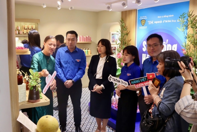 Khai mạc chương trình 